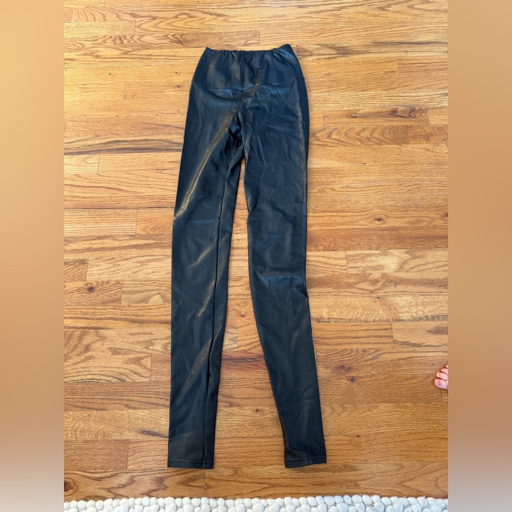 Aritzia Black Leggings Pants & Jumpsuits - Wilfred Free